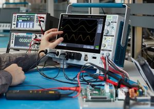 Oscillocopio Tektronix Serie 3 e sonde per misure di potenza