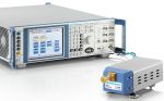 Generatore di segnali che comanda il moltiplicatore di frequenza con attenuatore integrato